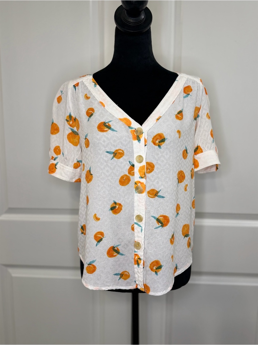 Maeve Anthropologie White Button-Front Top with Orange Fruit Print Size 2 - Picture 2 of 13